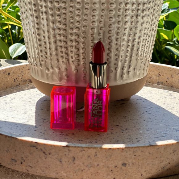 FREE W/ $10 BUY-  MAC X Teyana Taylor ASOS Exclusive Lipstick - A Rose In Harlem - Picture 1 of 3